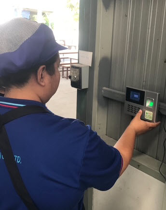 หน้างานจริงที่ติดตั้งเครื่องสแกนและใช้โปรแกรมเงินเดือนของ DigitalScan